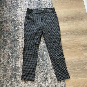 Old Navy High Rise Pixie Skinny Secret- Smooth Pockets, Size 6.